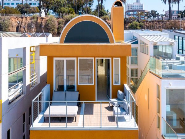 Santa Monica Gorgeous Vacation Home Beachfront 4 Bedrooms