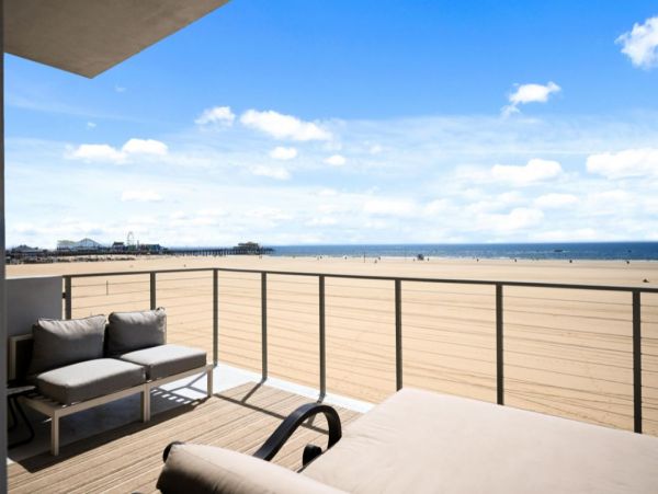 Santa Monica Gorgeous Vacation Home Beachfront 4 Bedrooms