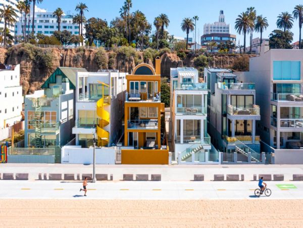 Santa Monica Gorgeous Vacation Home Beachfront 4 Bedrooms