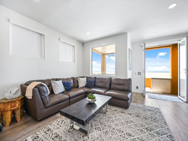 Santa Monica Gorgeous Vacation Home Beachfront 4 Bedrooms