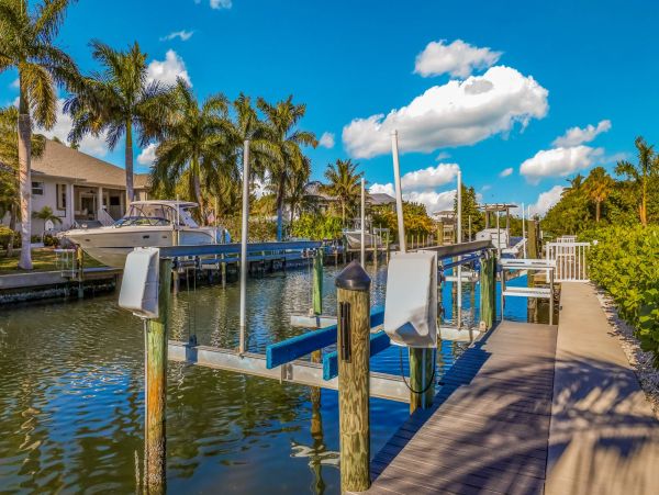 Luxury Vacation Home 1.5 Blocks Walk to Beach in Anna Maria