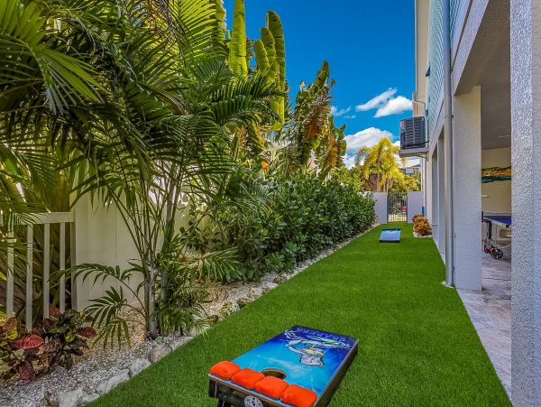 Luxury Vacation Home 1.5 Blocks Walk to Beach in Anna Maria