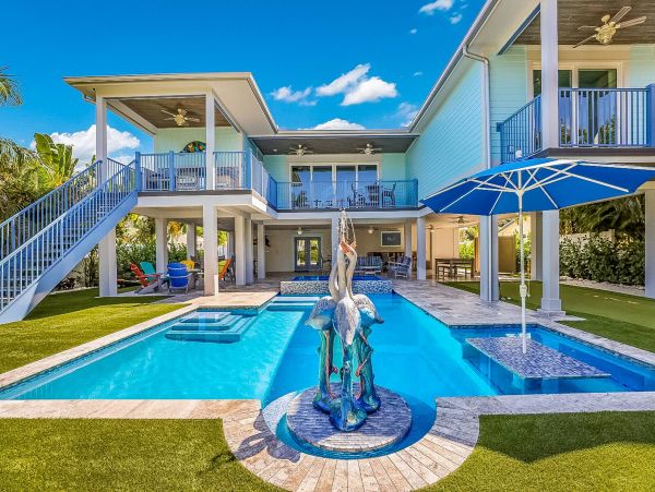 Luxury Vacation Home 1.5 Blocks Walk to Beach in Anna Maria