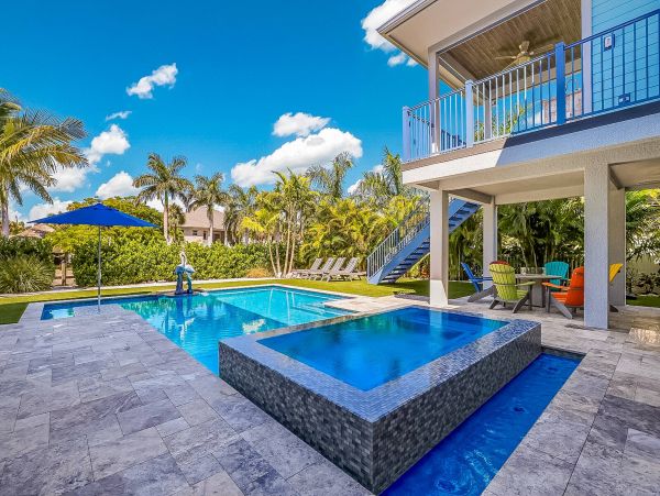Luxury Vacation Home 1.5 Blocks Walk to Beach in Anna Maria
