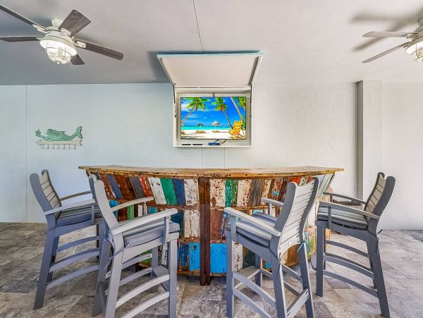 Luxury Vacation Home 1.5 Blocks Walk to Beach in Anna Maria