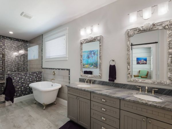 Luxury Vacation Home 1.5 Blocks Walk to Beach in Anna Maria