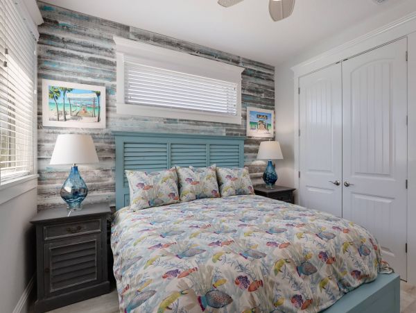 Luxury Vacation Home 1.5 Blocks Walk to Beach in Anna Maria