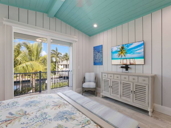 Luxury Vacation Home 1.5 Blocks Walk to Beach in Anna Maria