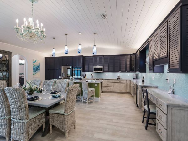 Luxury Vacation Home 1.5 Blocks Walk to Beach in Anna Maria