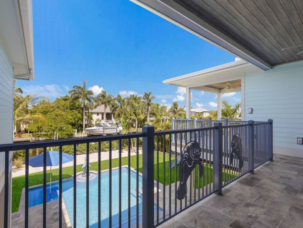 Luxury Vacation Home 1.5 Blocks Walk to Beach in Anna Maria