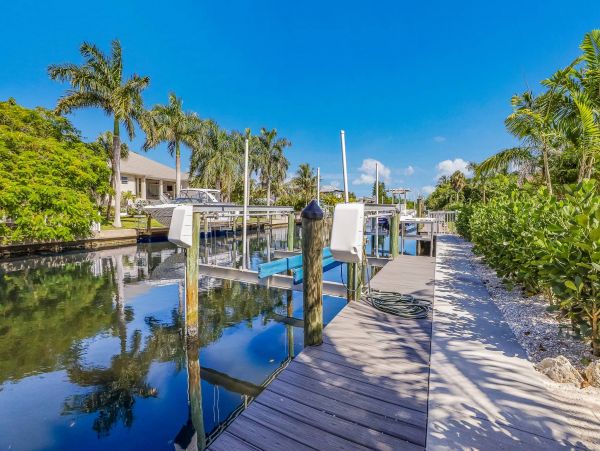 Luxury Vacation Home 1.5 Blocks Walk to Beach in Anna Maria