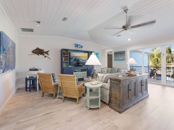 Luxury Vacation Home 1.5 Blocks Walk to Beach in Anna Maria