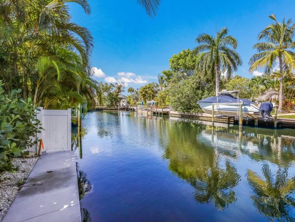 Luxury Vacation Home 1.5 Blocks Walk to Beach in Anna Maria