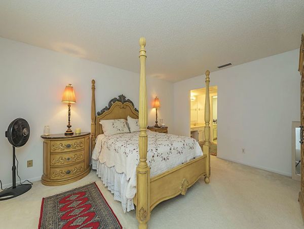 Two Bedroom Vacation Condo in Naples Sleeps Four Guests
