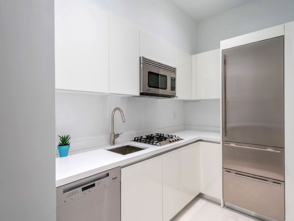Posh Tri-level Waterfront Six Bedrooms Rental Home in Miami