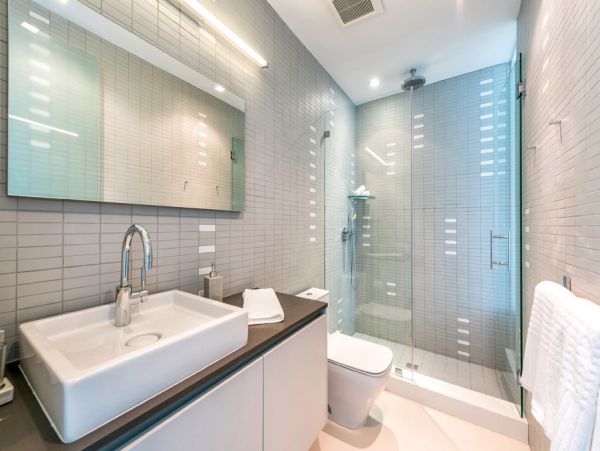 Posh Tri-level Waterfront Six Bedrooms Rental Home in Miami