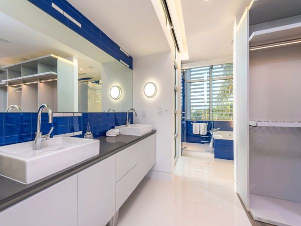 Posh Tri-level Waterfront Six Bedrooms Rental Home in Miami