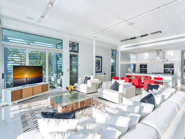 Posh Tri-level Waterfront Six Bedrooms Rental Home in Miami