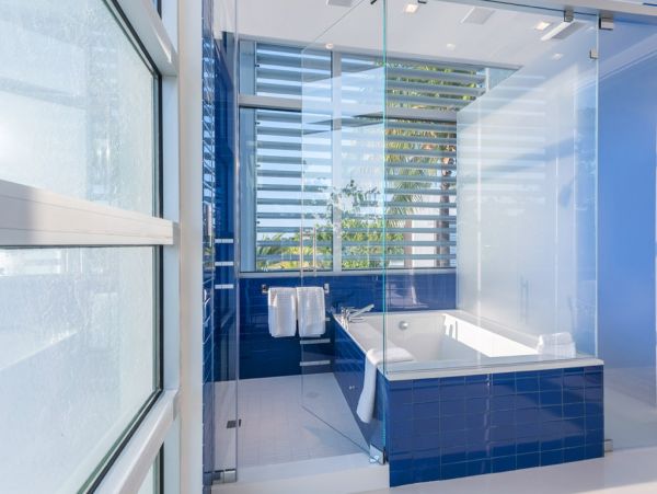 Posh Tri-level Waterfront Six Bedrooms Rental Home in Miami