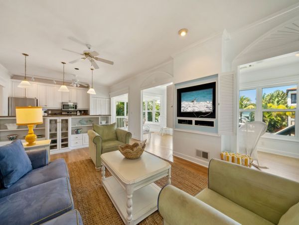 Anna Maria Luxury Canal Front Vacation Home With Pool