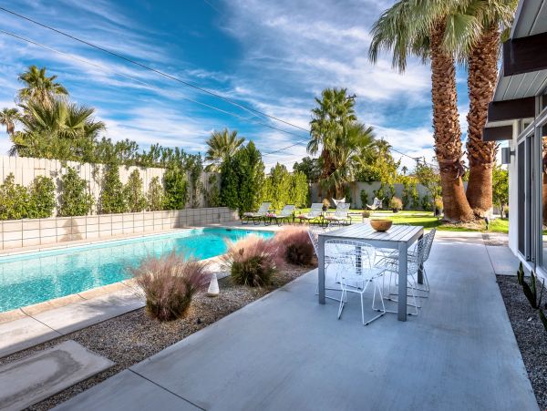 Palm Springs Home 991722