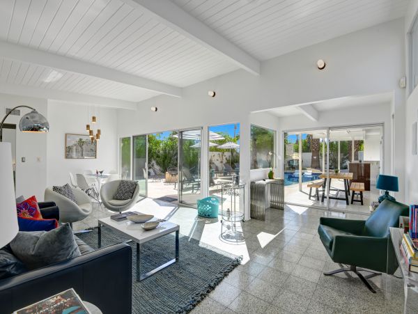 Palm Springs Home 991723