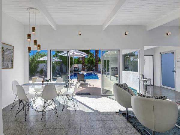 Palm Springs Home 991723