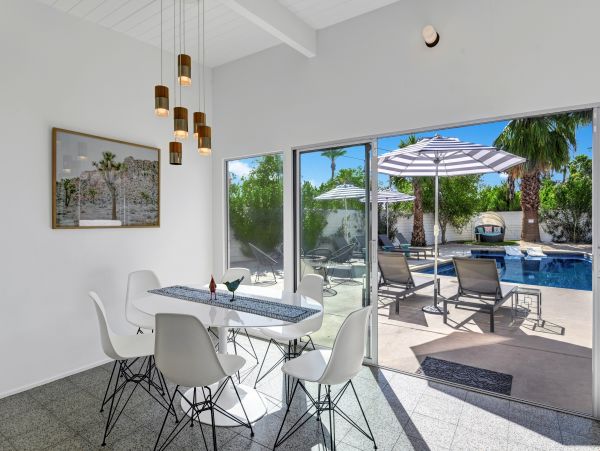 Palm Springs Home 991723