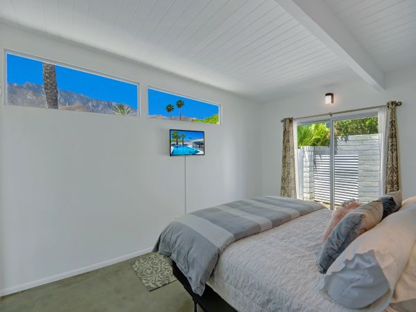 Palm Springs Home 991723