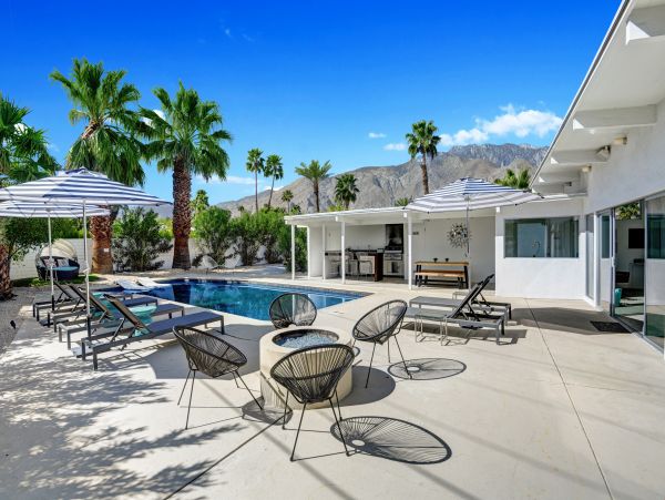 Palm Springs Home 991723