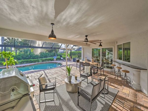 Naples Luxury Vacation Home With Private Pool Sleeps Eight