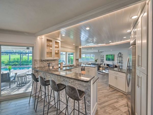 Naples Luxury Vacation Home With Private Pool Sleeps Eight