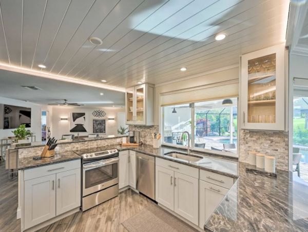 Naples Luxury Vacation Home With Private Pool Sleeps Eight