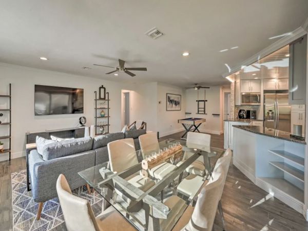 Naples Luxury Vacation Home With Private Pool Sleeps Eight