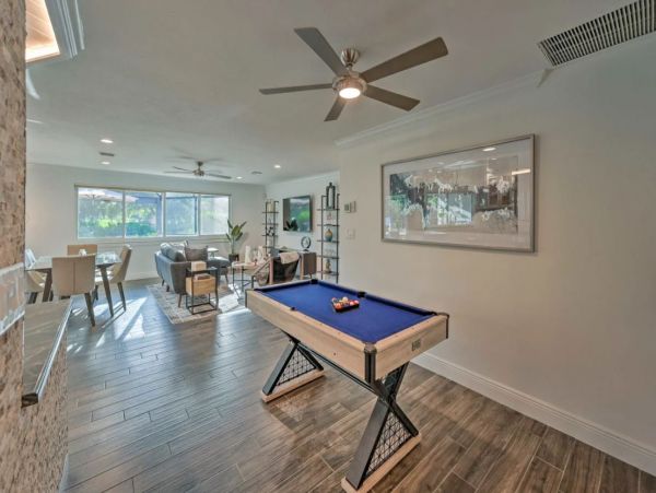 Naples Luxury Vacation Home With Private Pool Sleeps Eight