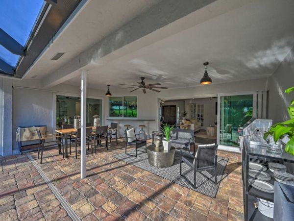 Naples Luxury Vacation Home With Private Pool Sleeps Eight