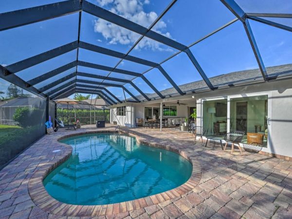 Naples Luxury Vacation Home With Private Pool Sleeps Eight