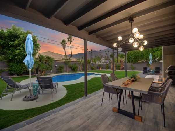 Palm Springs Home 991735