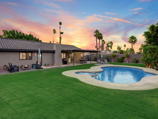 Palm Springs Home 991735