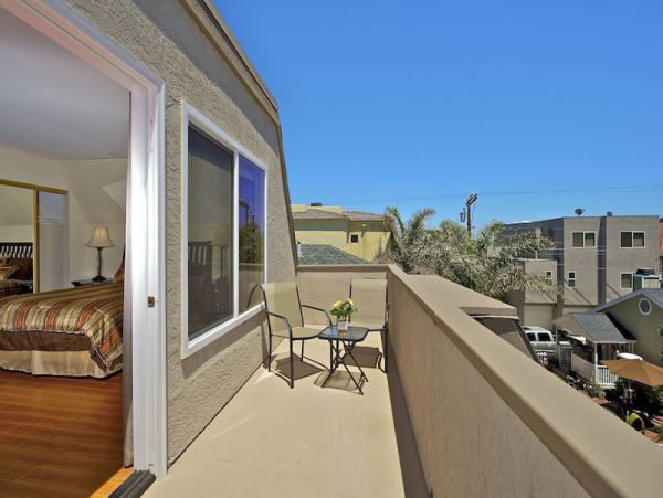 2 Bedroom Vacation Home in Mission Beach Steps from Beach