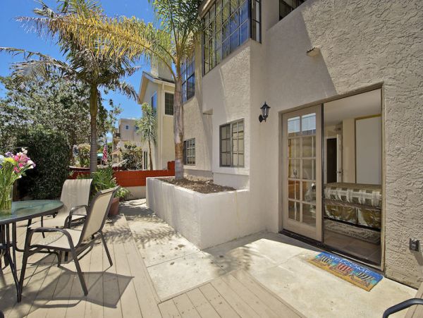 2 Bedroom Vacation Home in Mission Beach Steps from Beach