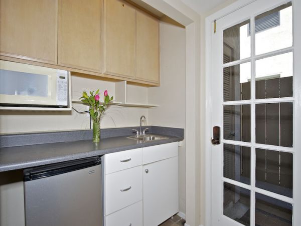 2 Bedroom Vacation Home in Mission Beach Steps from Beach