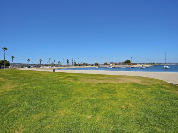 2 Bedroom Vacation Home in Mission Beach Steps from Beach