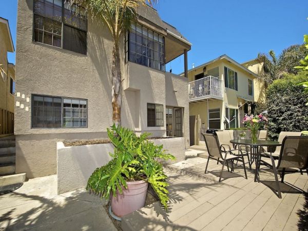 2 Bedroom Vacation Home in Mission Beach Steps from Beach
