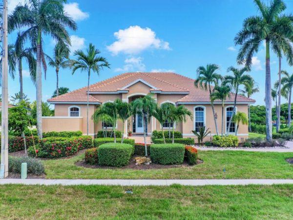 Marco Island Vacation Home With Private Pool Sleeps 6 Guests