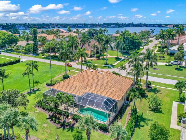 Marco Island Vacation Home With Private Pool Sleeps 6 Guests