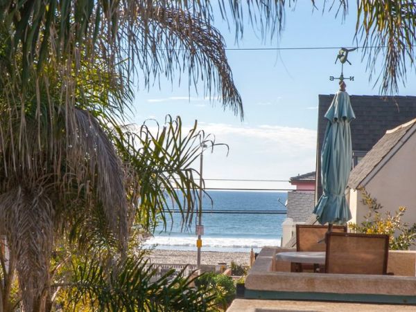 Walk to Beach Vacation Home Three Bedrooms in Mission Beach