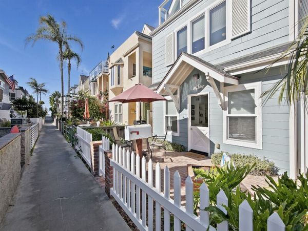Walk to Beach Vacation Home Three Bedrooms in Mission Beach