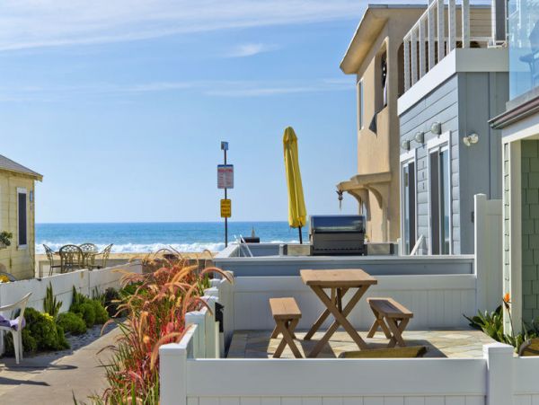 4 Bedroom Vacation Home in Mission Beach Steps from Beach