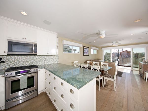 4 Bedroom Vacation Home in Mission Beach Steps from Beach